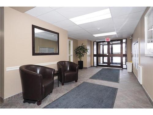 412-645 St. David Street S, Fergus, ON - Indoor Photo Showing Other Room