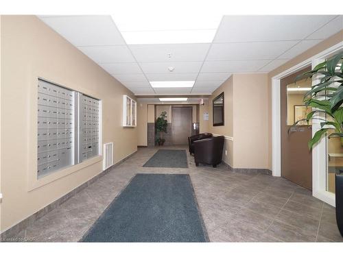 412-645 St. David Street S, Fergus, ON - Indoor Photo Showing Other Room