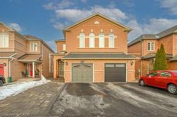 3420 Fountain Park Avenue  Mississauga, ON L5M 7E3