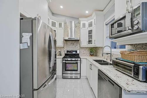 3420 Fountain Park Avenue, Mississauga, ON - Indoor Photo Showing Kitchen With Stainless Steel Kitchen With Double Sink With Upgraded Kitchen