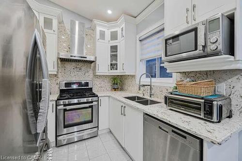 3420 Fountain Park Avenue, Mississauga, ON - Indoor Photo Showing Kitchen With Stainless Steel Kitchen With Double Sink With Upgraded Kitchen