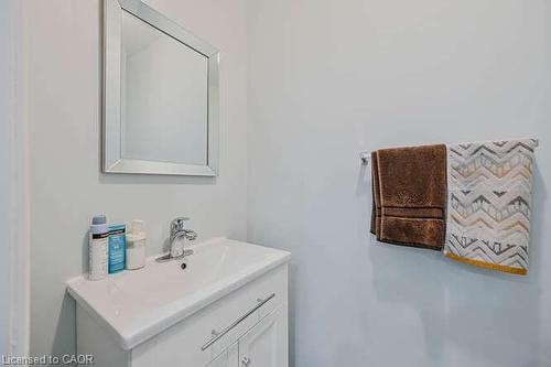 3420 Fountain Park Avenue, Mississauga, ON - Indoor Photo Showing Bathroom