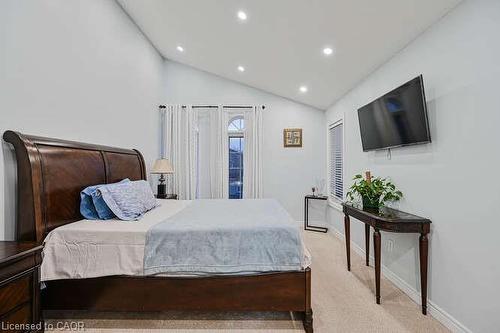 3420 Fountain Park Avenue, Mississauga, ON - Indoor Photo Showing Bedroom