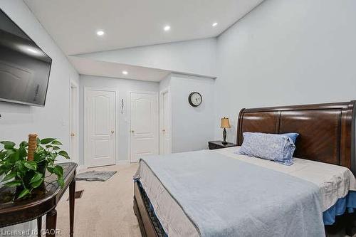 3420 Fountain Park Avenue, Mississauga, ON - Indoor Photo Showing Bedroom