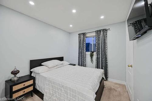 3420 Fountain Park Avenue, Mississauga, ON - Indoor Photo Showing Bedroom