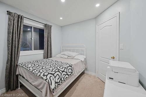 3420 Fountain Park Avenue, Mississauga, ON - Indoor Photo Showing Bedroom