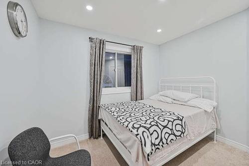 3420 Fountain Park Avenue, Mississauga, ON - Indoor Photo Showing Bedroom