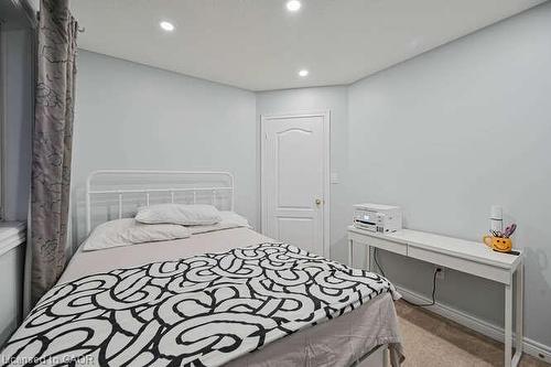 3420 Fountain Park Avenue, Mississauga, ON - Indoor Photo Showing Bedroom