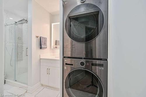 3420 Fountain Park Avenue, Mississauga, ON - Indoor Photo Showing Laundry Room