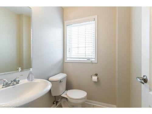 470 Beach Boulevard, Hamilton, ON - Indoor Photo Showing Bathroom