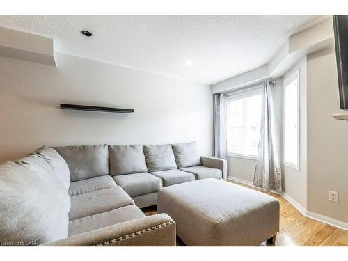 470 Beach Boulevard, Hamilton, ON - Indoor Photo Showing Living Room