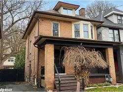 203 Fairleigh Avenue S Hamilton, ON L8M 2K6