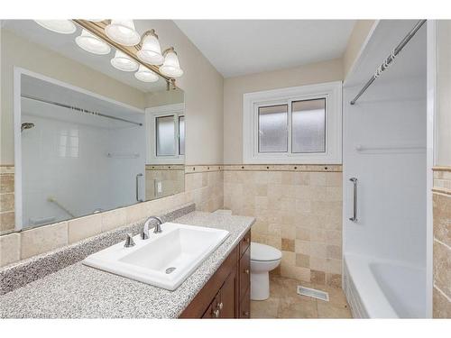 60 Champlain Avenue, Hamilton, ON - Indoor Photo Showing Bathroom