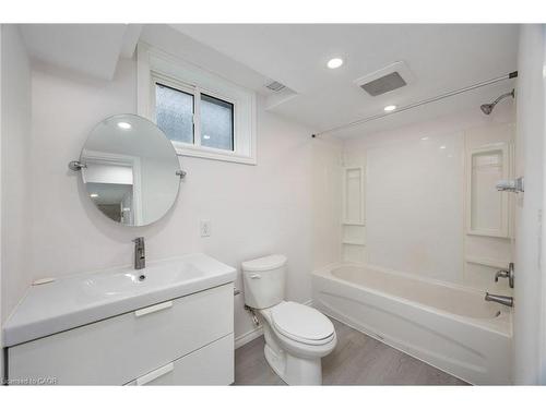 60 Champlain Avenue, Hamilton, ON - Indoor Photo Showing Bathroom