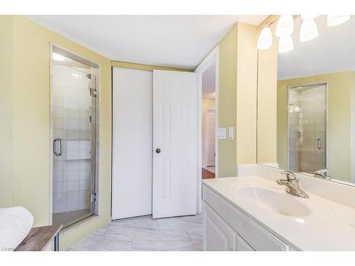 706-1201 North Shore Boulevard E, Burlington, ON - Indoor Photo Showing Bathroom