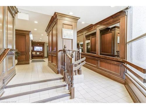 706-1201 North Shore Boulevard E, Burlington, ON - Indoor Photo Showing Other Room