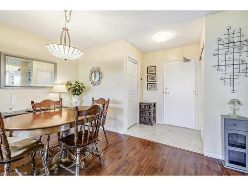 706-1201 North Shore Boulevard E, Burlington, ON - Indoor Photo Showing Dining Room