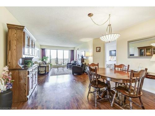 706-1201 North Shore Boulevard E, Burlington, ON - Indoor Photo Showing Dining Room
