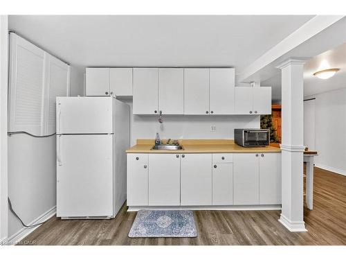 20 Burnley Place, Brampton, ON - Indoor Photo Showing Kitchen
