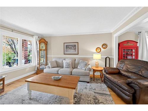 20 Burnley Place, Brampton, ON - Indoor Photo Showing Living Room