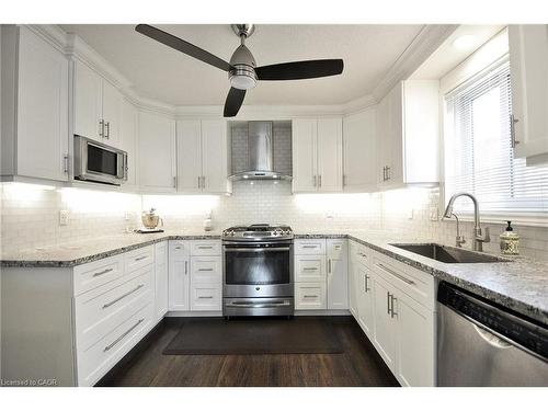 35 Haddaway Court, Cambridge, ON - Indoor Photo Showing Kitchen With Upgraded Kitchen