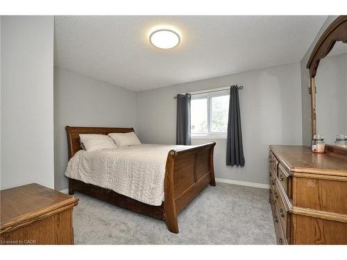 35 Haddaway Court, Cambridge, ON - Indoor Photo Showing Bedroom