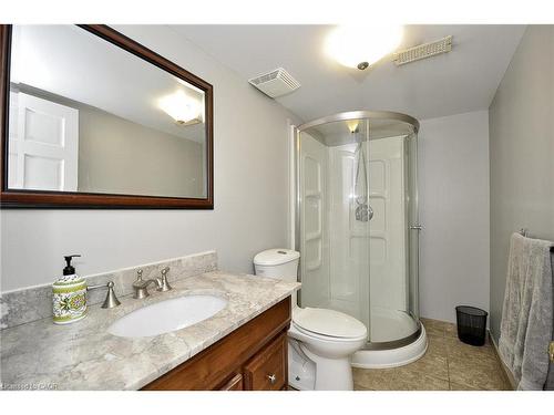 35 Haddaway Court, Cambridge, ON - Indoor Photo Showing Bathroom