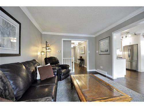 35 Haddaway Court, Cambridge, ON - Indoor Photo Showing Living Room