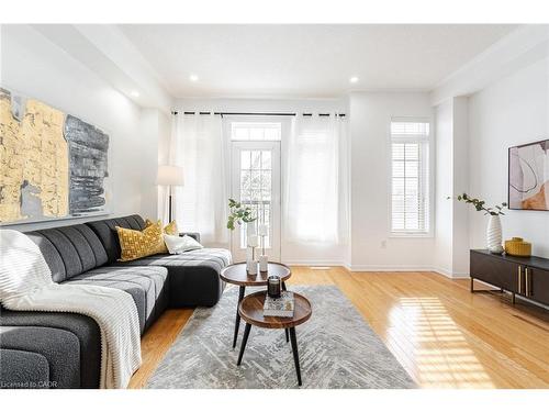 7186 Triumph Lane, Mississauga, ON - Indoor Photo Showing Living Room