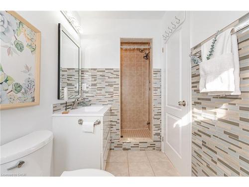 7186 Triumph Lane, Mississauga, ON - Indoor Photo Showing Bathroom