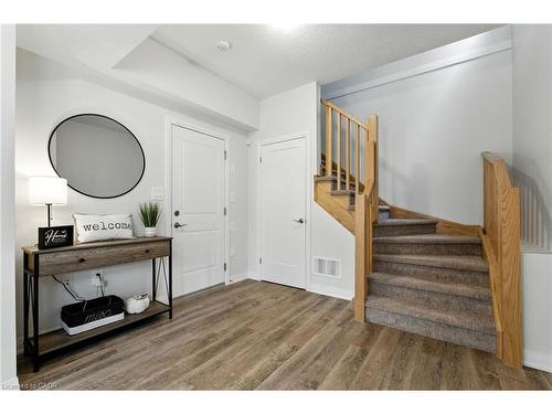 9 Laguna Village Crescent, Hannon, ON - Indoor Photo Showing Other Room