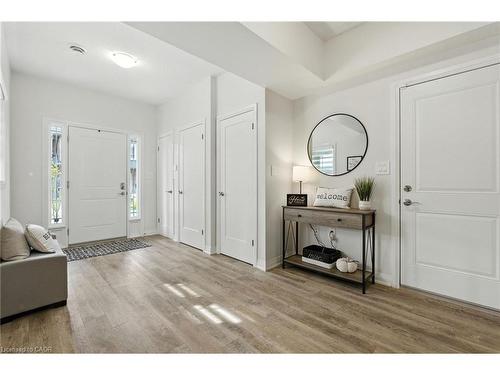 9 Laguna Village Crescent, Hannon, ON - Indoor Photo Showing Other Room