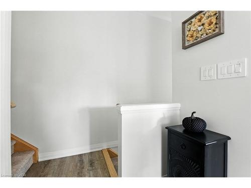 9 Laguna Village Crescent, Hannon, ON - Indoor Photo Showing Other Room