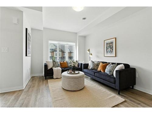 9 Laguna Village Crescent, Hannon, ON - Indoor Photo Showing Living Room