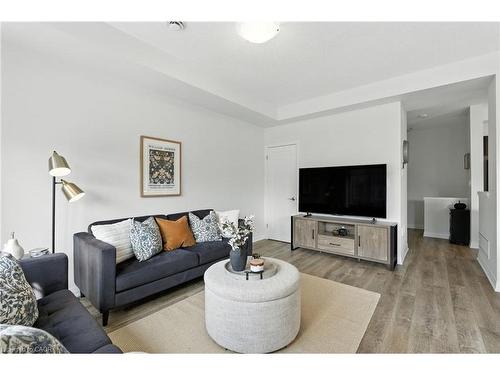 9 Laguna Village Crescent, Hannon, ON - Indoor Photo Showing Living Room