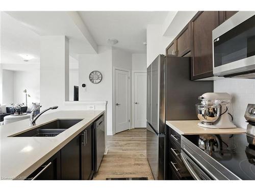9 Laguna Village Crescent, Hannon, ON - Indoor Photo Showing Kitchen With Double Sink