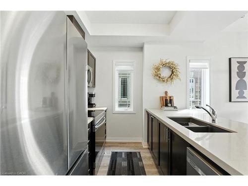 9 Laguna Village Crescent, Hannon, ON - Indoor Photo Showing Kitchen With Double Sink