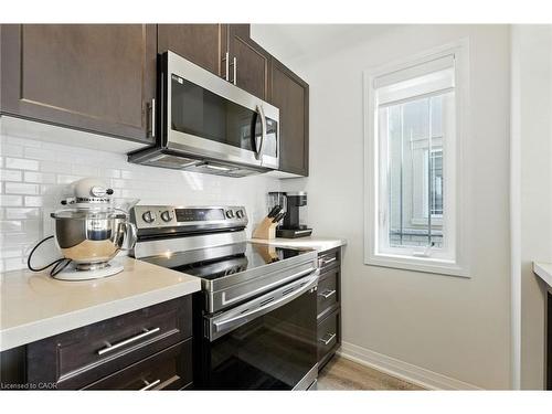 9 Laguna Village Crescent, Hannon, ON - Indoor Photo Showing Kitchen