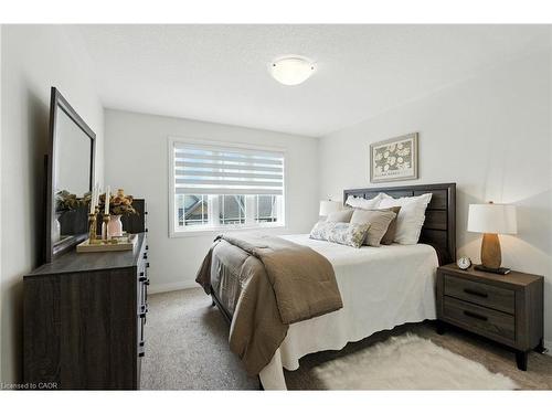 9 Laguna Village Crescent, Hannon, ON - Indoor Photo Showing Bedroom