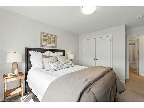 9 Laguna Village Crescent, Hannon, ON - Indoor Photo Showing Bedroom