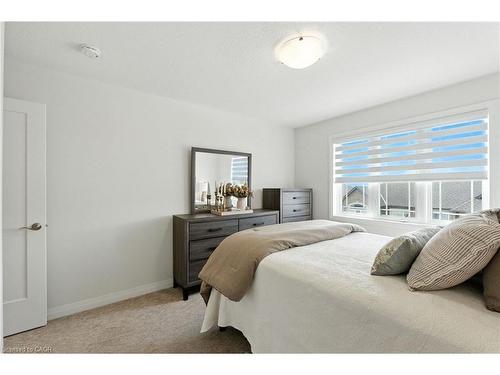 9 Laguna Village Crescent, Hannon, ON - Indoor Photo Showing Bedroom