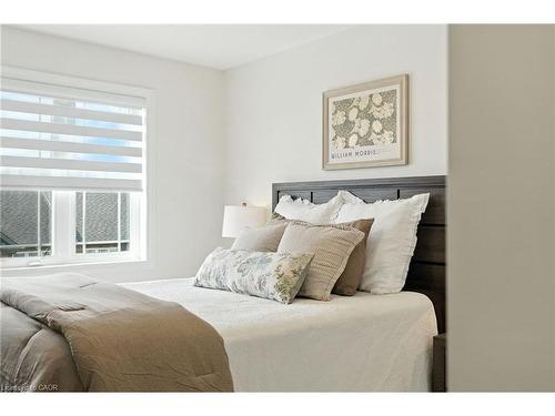 9 Laguna Village Crescent, Hannon, ON - Indoor Photo Showing Bedroom