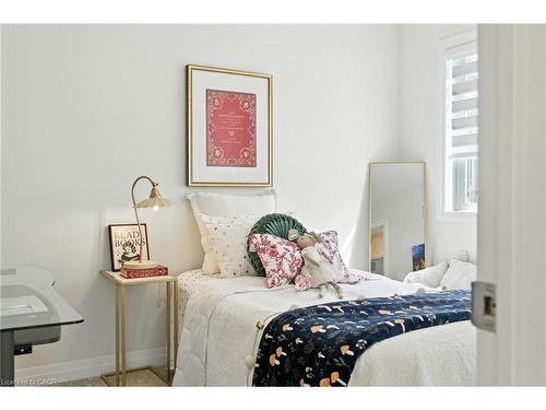 9 Laguna Village Crescent, Hannon, ON - Indoor Photo Showing Bedroom