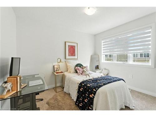 9 Laguna Village Crescent, Hannon, ON - Indoor Photo Showing Bedroom