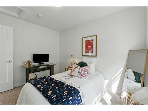 9 Laguna Village Crescent, Hannon, ON - Indoor Photo Showing Bedroom