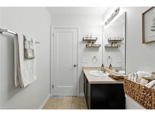 9 Laguna Village Crescent, Hannon, ON - Indoor Photo Showing Bathroom