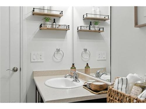 9 Laguna Village Crescent, Hannon, ON - Indoor Photo Showing Bathroom