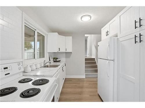 38 Coral Drive, Hamilton, ON - Indoor Photo Showing Kitchen