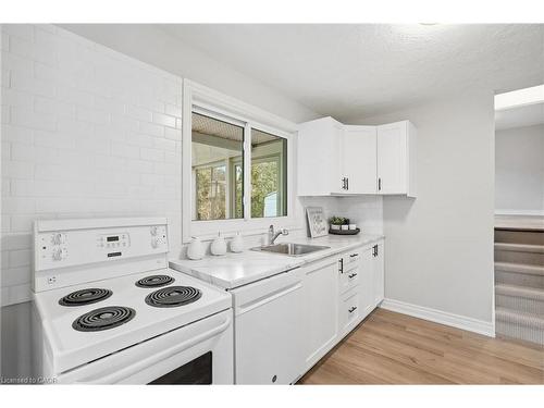 38 Coral Drive, Hamilton, ON - Indoor Photo Showing Kitchen
