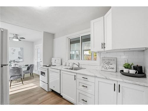 38 Coral Drive, Hamilton, ON - Indoor Photo Showing Kitchen
